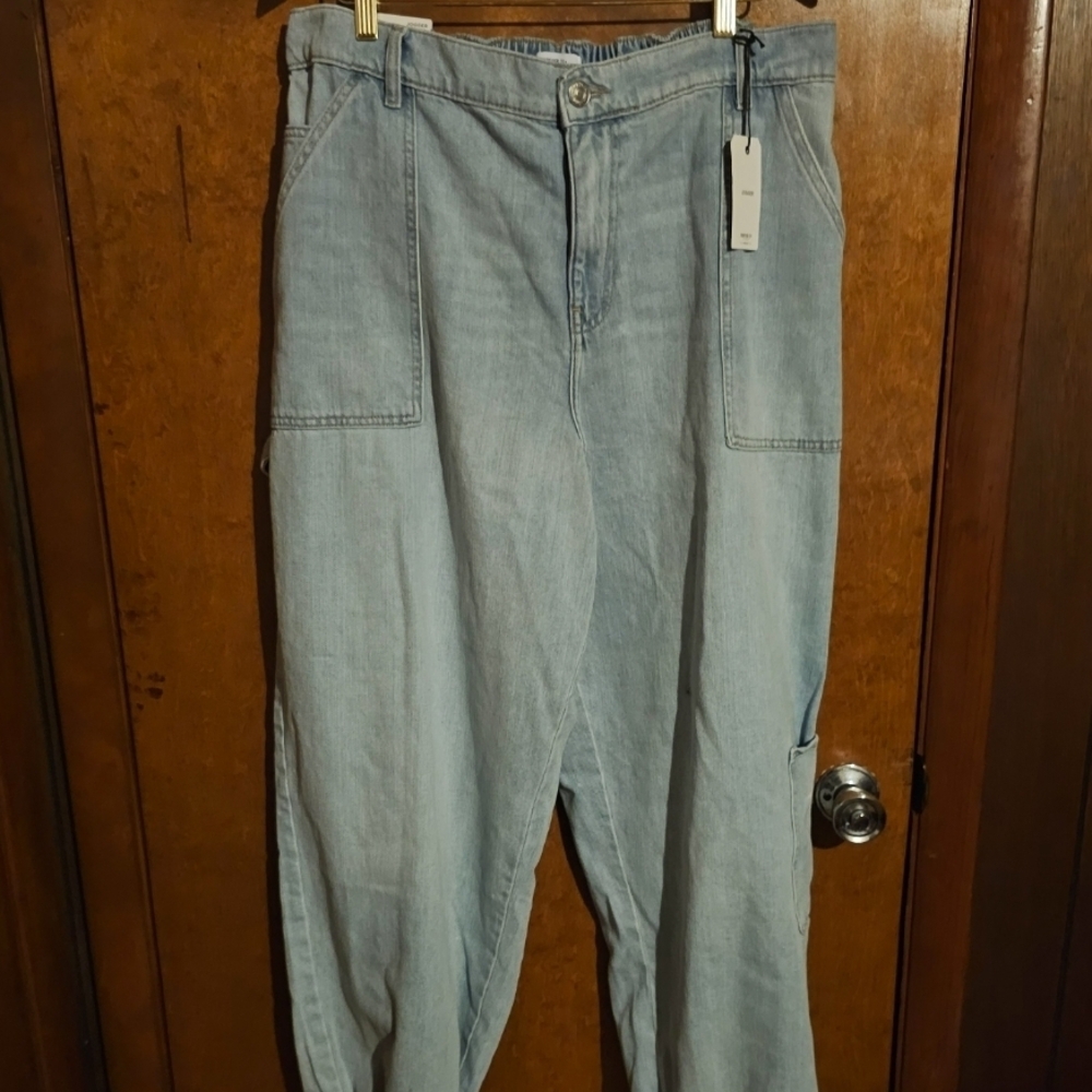 Forever 21 Relaxed Fit Denim Jeans